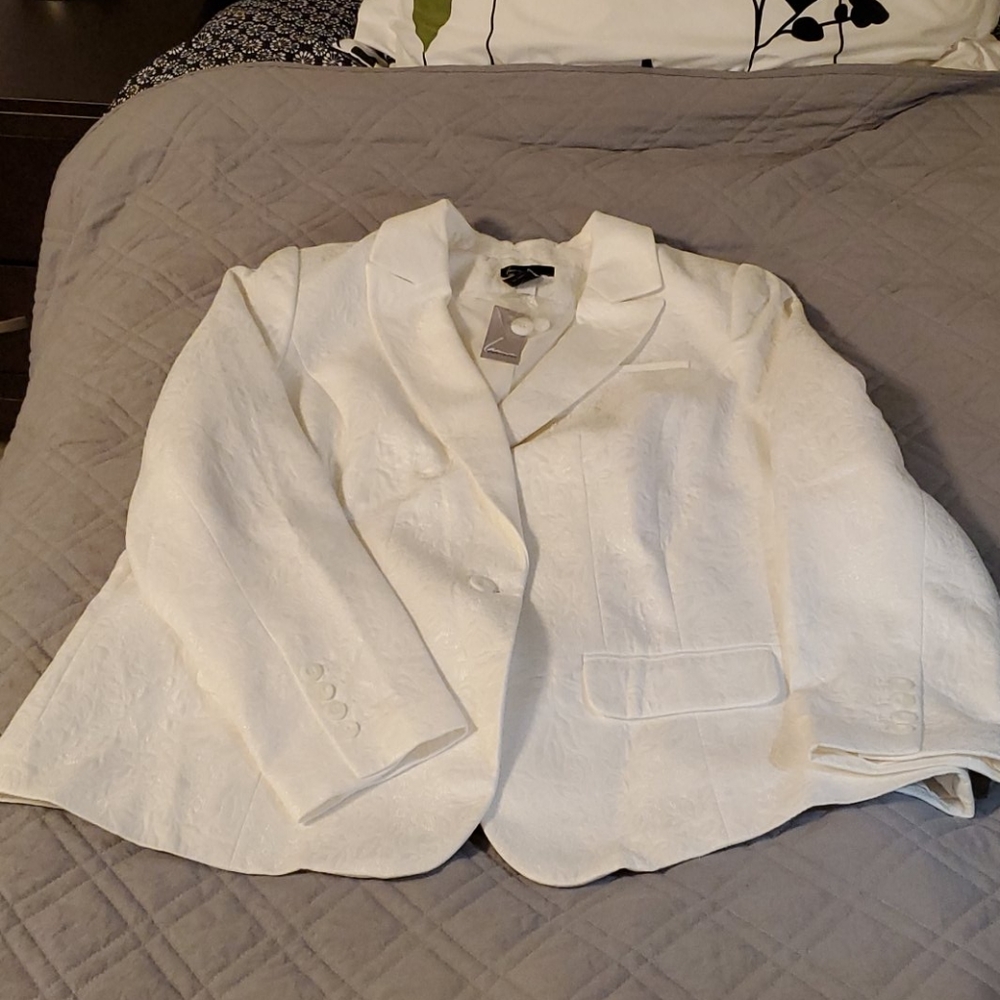 Jacket with buttons on the sleeves